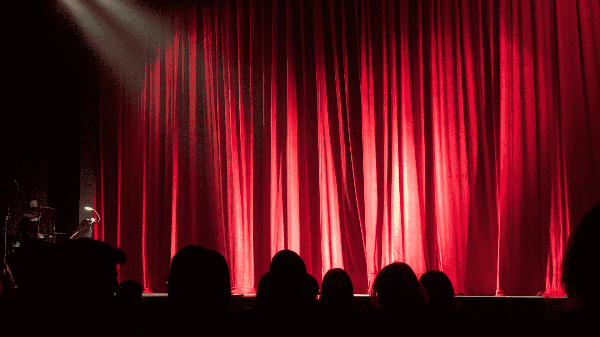 musical-theater-en-cabaret-in-De-Bombardon